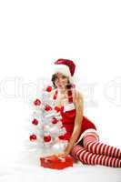 Weihnachtsfrau mit Baum 6