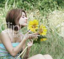 Frau mit Blume (GbR)