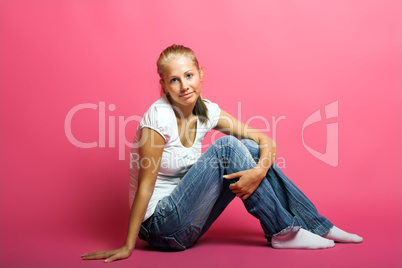 Frau mit rosa Hintergrund 2
