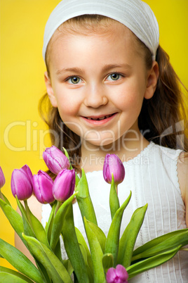 Mädchen mit Tulpen