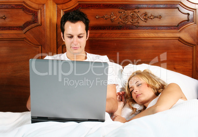 Laptop im Bett 2