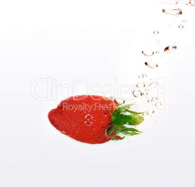 Erdbeere im Wasser