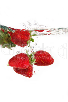 Erdbeere im Wasser 9