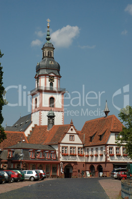 Blick vom Marktplatz zur Stadtkirche in Erbach.