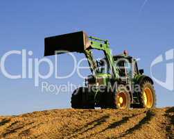 Traktor auf Mais für Biogas