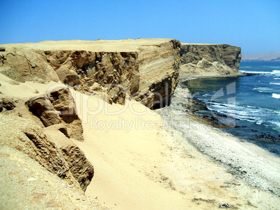 Steilküste in Peru