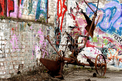 graffiti with rusty tool / Graffiti und Maschine