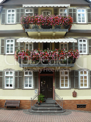 Haus mit Blumen