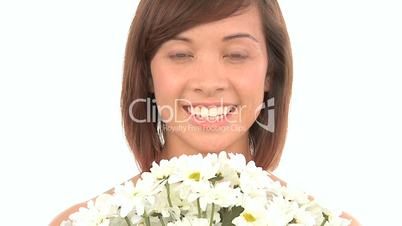 Eine Frau mit Blumen