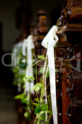 Blumenschmuck in Kirche