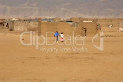 Kinder in Slums in Wüste