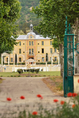 Zufahrt zu einem Chateau in der Provence