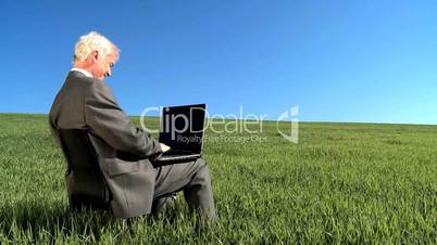 Mann mit Laptop 3