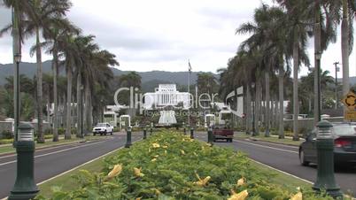 Straße vor Mormonen Tempel auf Hawaii