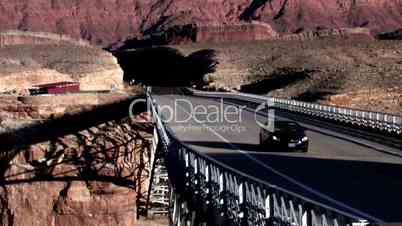 Navajo Bridge - Auto kommt entgegen