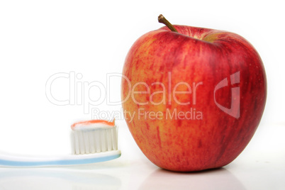 Apfel und Zahnbürste