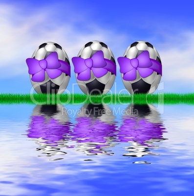 Fußball Ostereier mit Scheife spiegeln sich im Wasser
