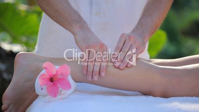 Massage mit Blume