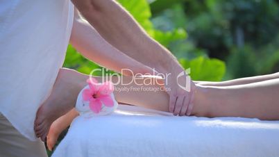 Massage mit Blume