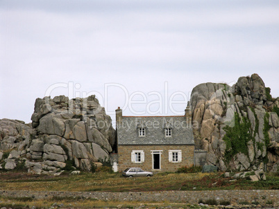 Le Gouffre, Haus zwischen den Felsen