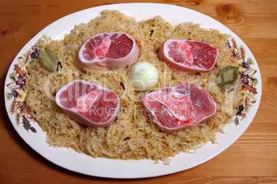 Schweinshaxe mit Sauerkraut