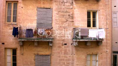 Wäsche auf Balkon