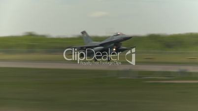 F16 Falcon landing