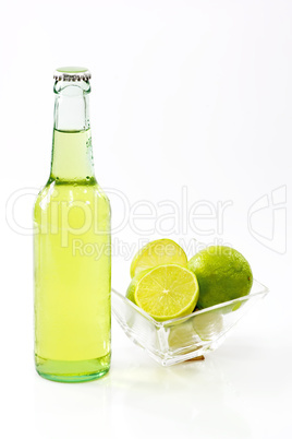 Bier mit Schale Limetten