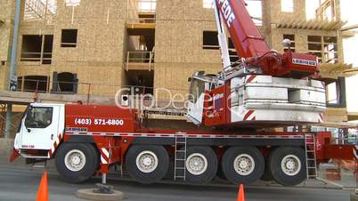 condo construction site 120ton crane