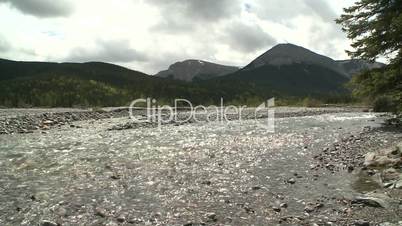 elbow river and mountian