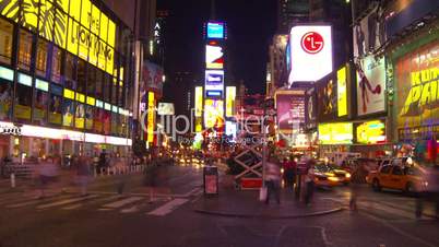 TL blur zoms night times square