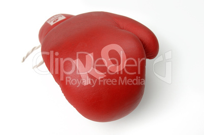 Roter Boxhandschuh mit ko-Schriftzug