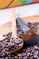 Bohnenkaffee und frisch gemahlener Kaffee