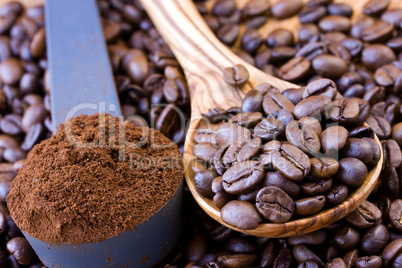 Bohnenkaffee und frisch gemahlener Kaffee