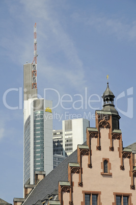 Frankfurter Römer und Commerzbank-Gebäude