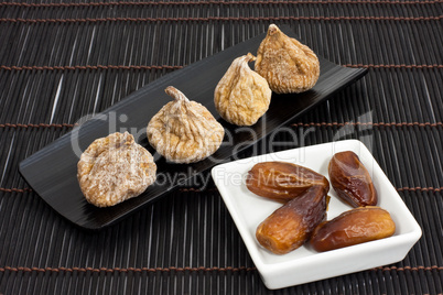 getrocknete Feigen und Datteln, dried figs and dates