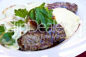 Entrecote(Roastbeef) - gegrillt,mit Gratin