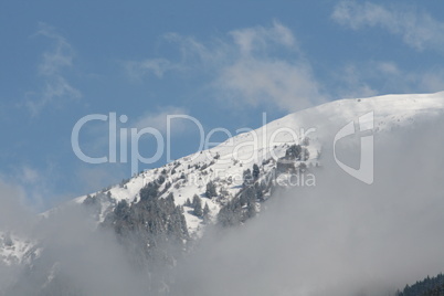 Berg in Wolken