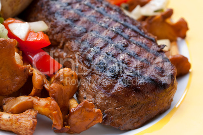 Steak mit Salat