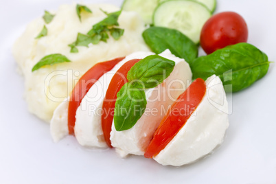 Tomaten-Käse Salat mit Basilikum,Püree