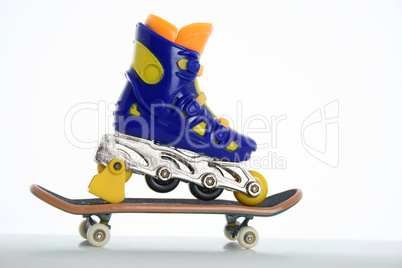 Rollschuhe auf Skateboard