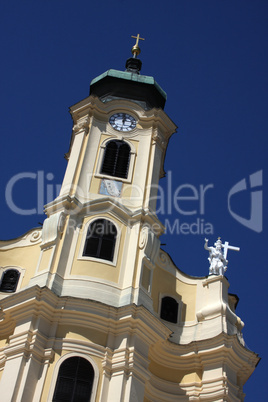 Frontansicht einer Kirche