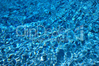 Wasseroberfläche im Schwimmbad .. Water surface in a pool