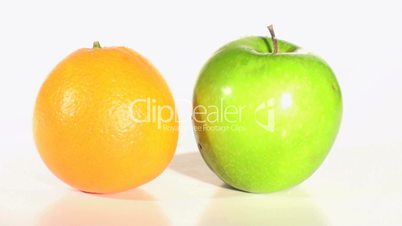 Grüner Apfel und Orange