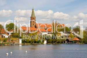 Stadt am Fluss, town on river