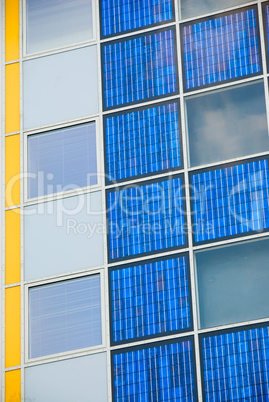 Moderne Fassade mit Solarzellen -.Facade With Solar Panels