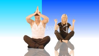 Mann und Frau meditieren