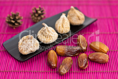 getrocknete Feigen und Datteln, dried figs and dates