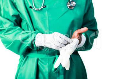 Surgeon putting on his gloves