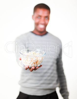 Man holding pop corn